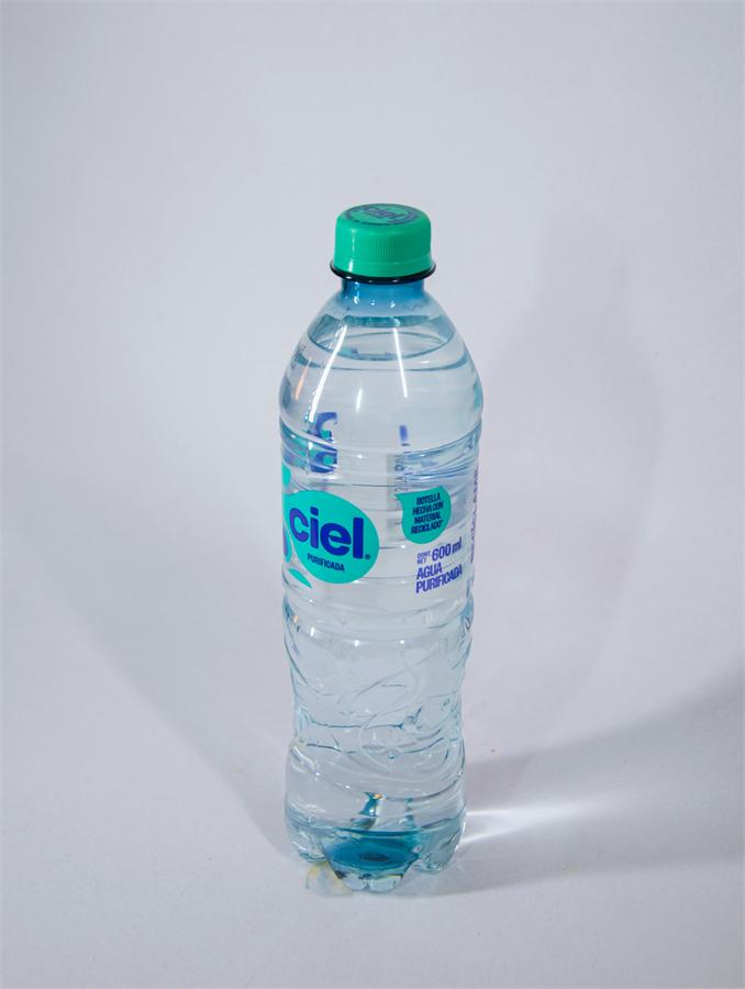 普通矿泉水瓶原图